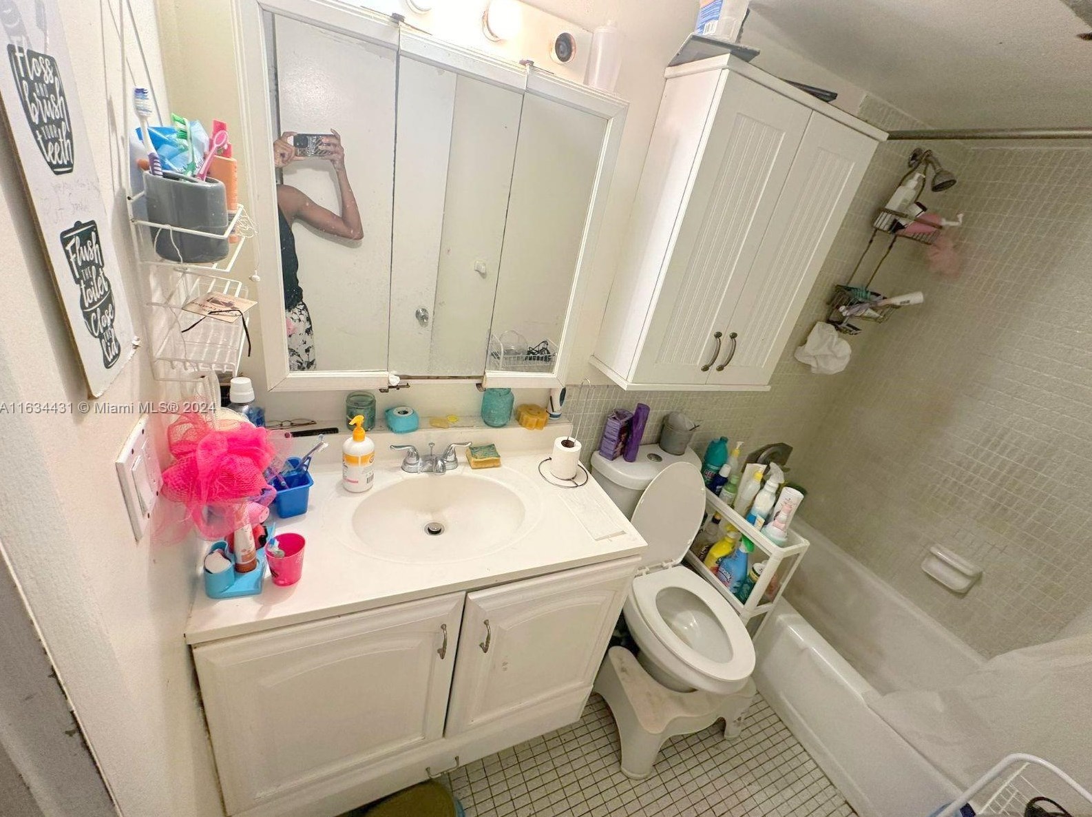 1601 191st St, Miami FL  33179-4104 exterior