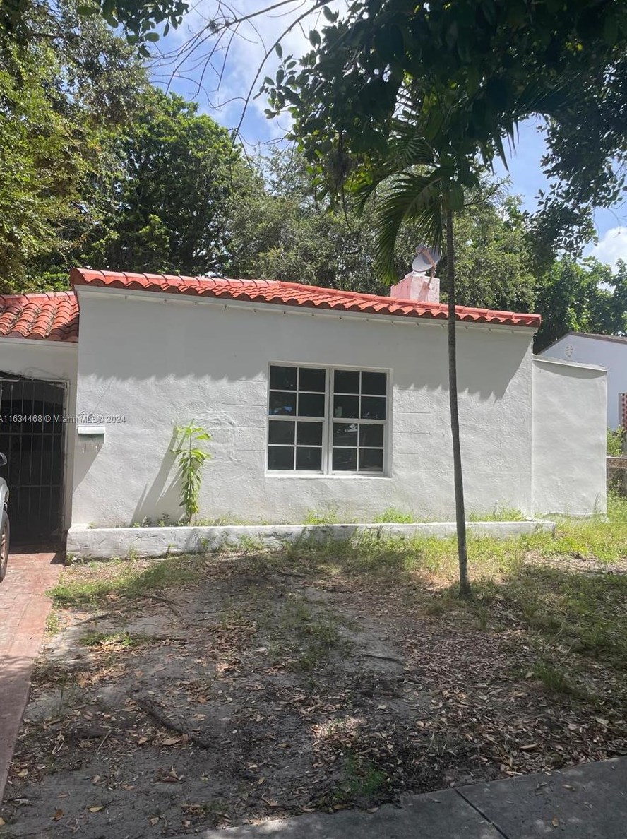 425 76th St, Miami, FL 33141-2320