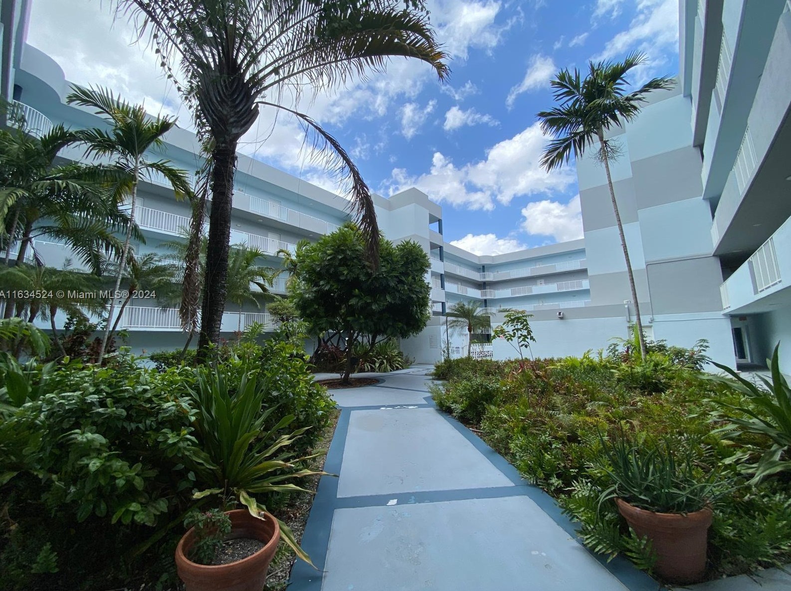8251 Nw 8th St #501, Miami, FL 33126