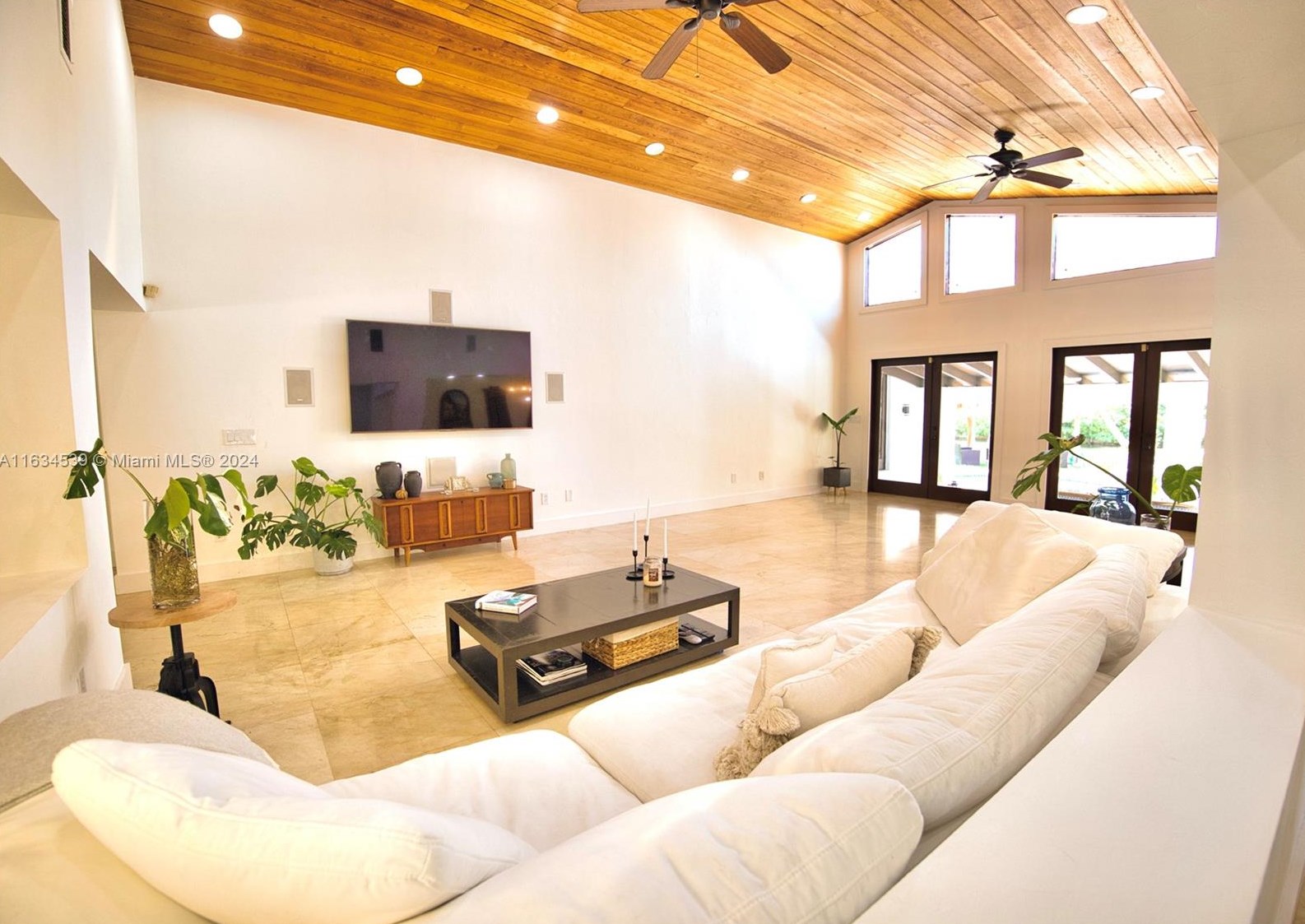 1860 124 St, Miami FL 33181-2613 exterior