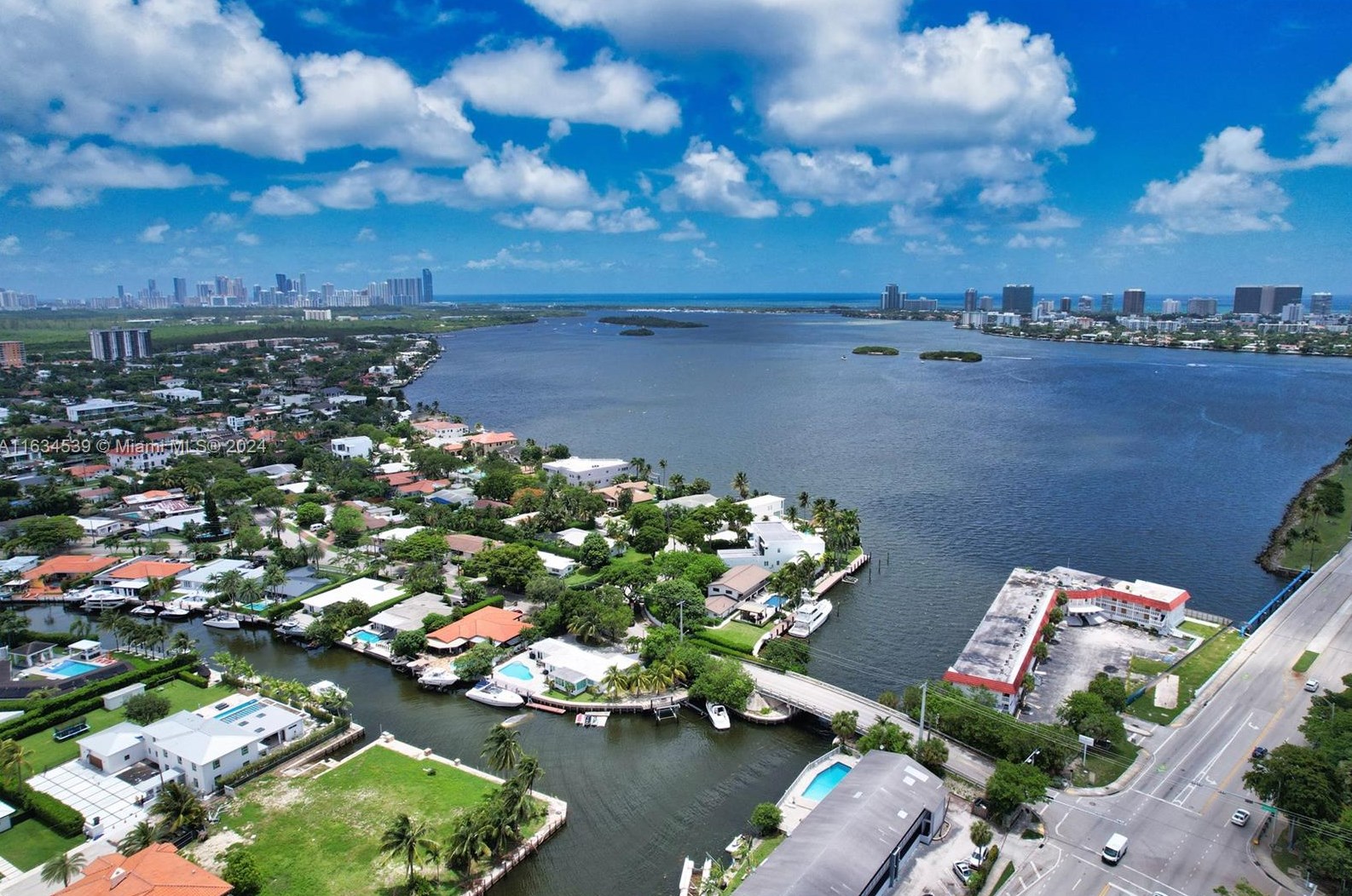 1860 124 St, Miami FL 33181-2613 exterior