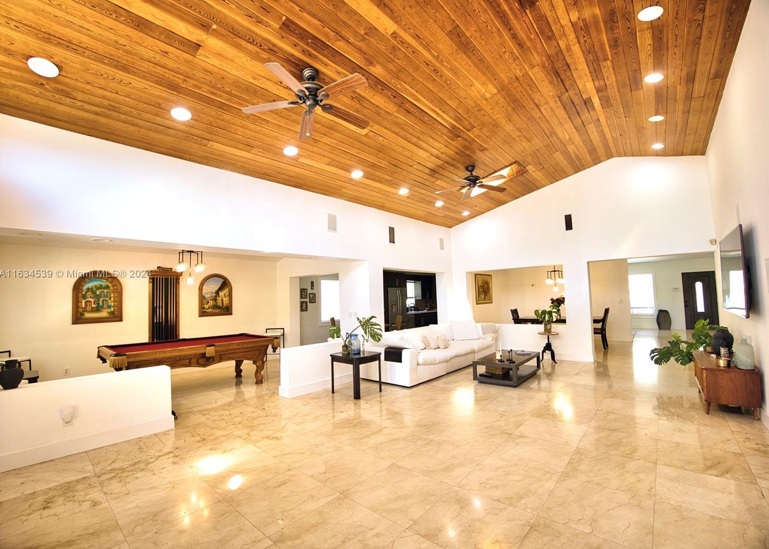 1860 124 St, Miami FL 33181-2613 exterior