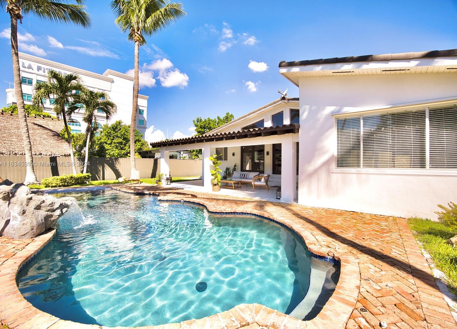 1860 124 St, Miami FL 33181-2613 exterior