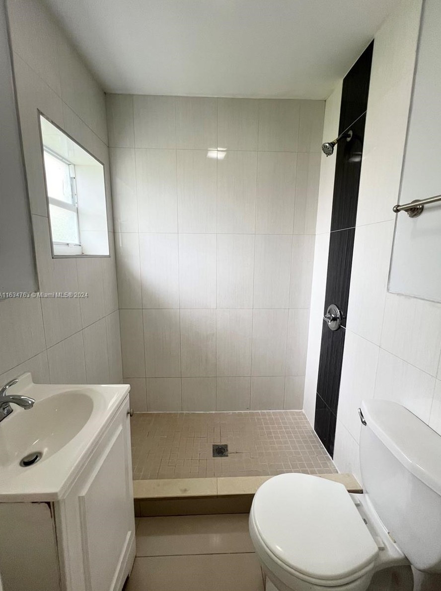 1620 42 St, Miami FL 33142-4881 exterior