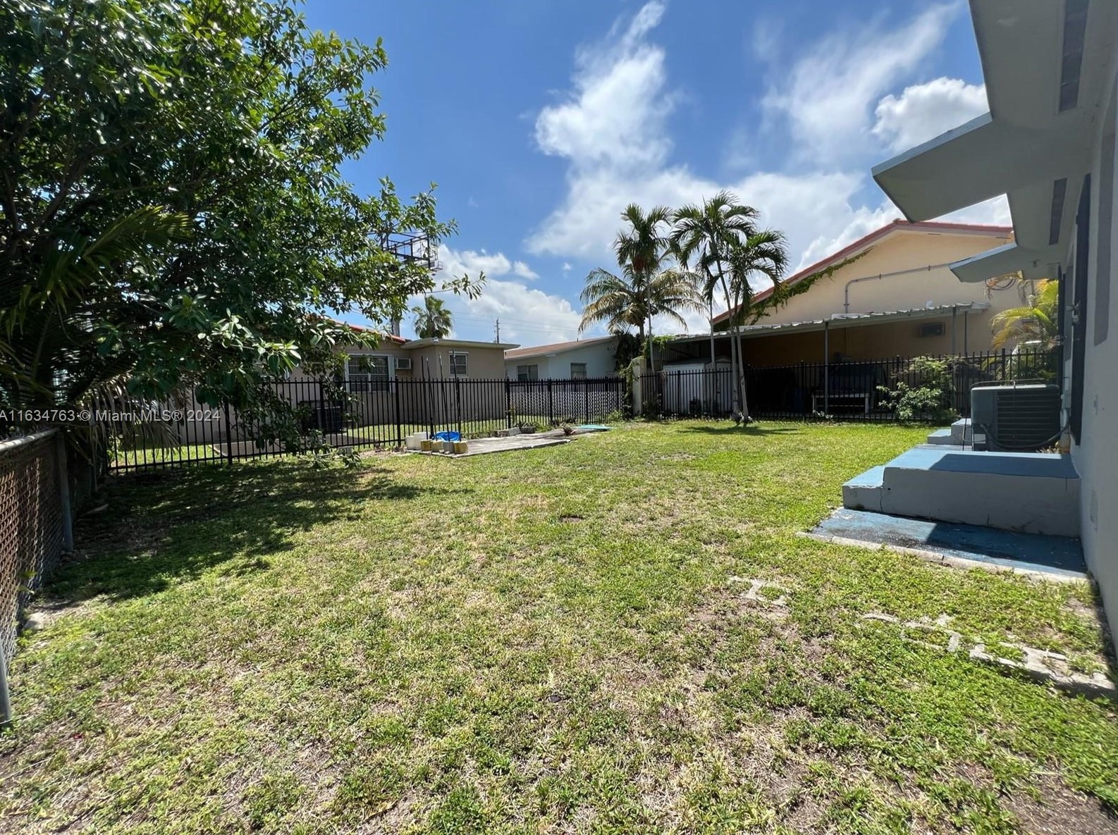 1620 42 St, Miami FL 33142-4881 exterior