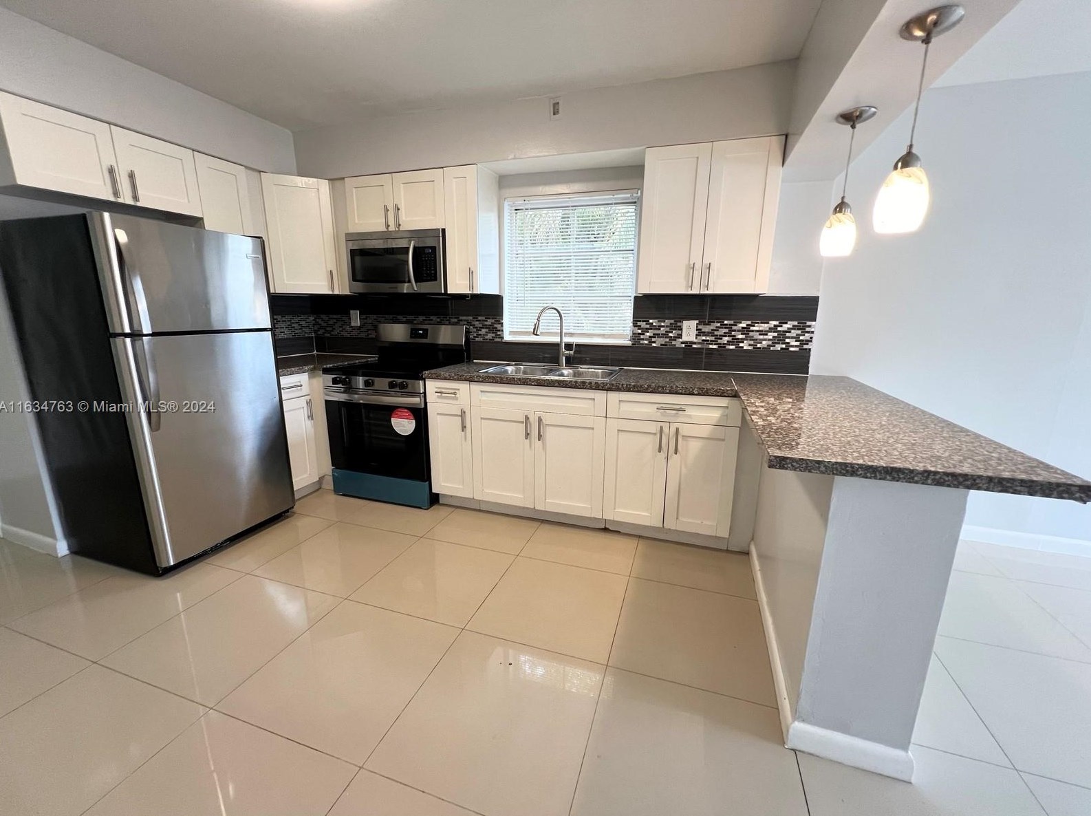 1620 42 St, Miami FL 33142-4881 exterior