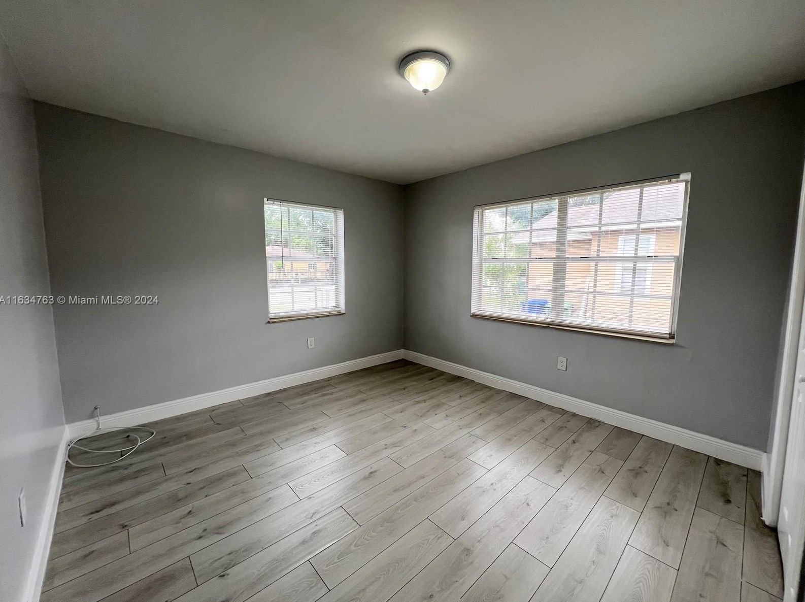 1620 42 St, Miami FL 33142-4881 exterior