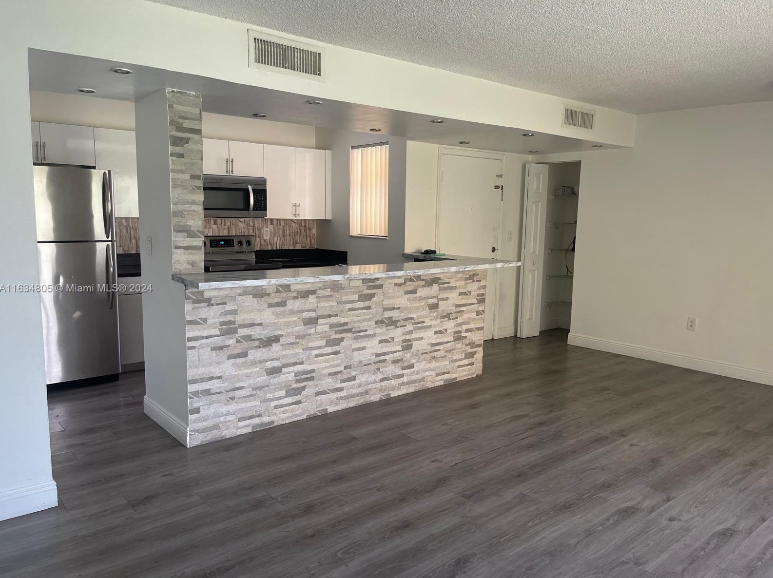 636 Nw 114th Ave #102, Miami, FL 33172