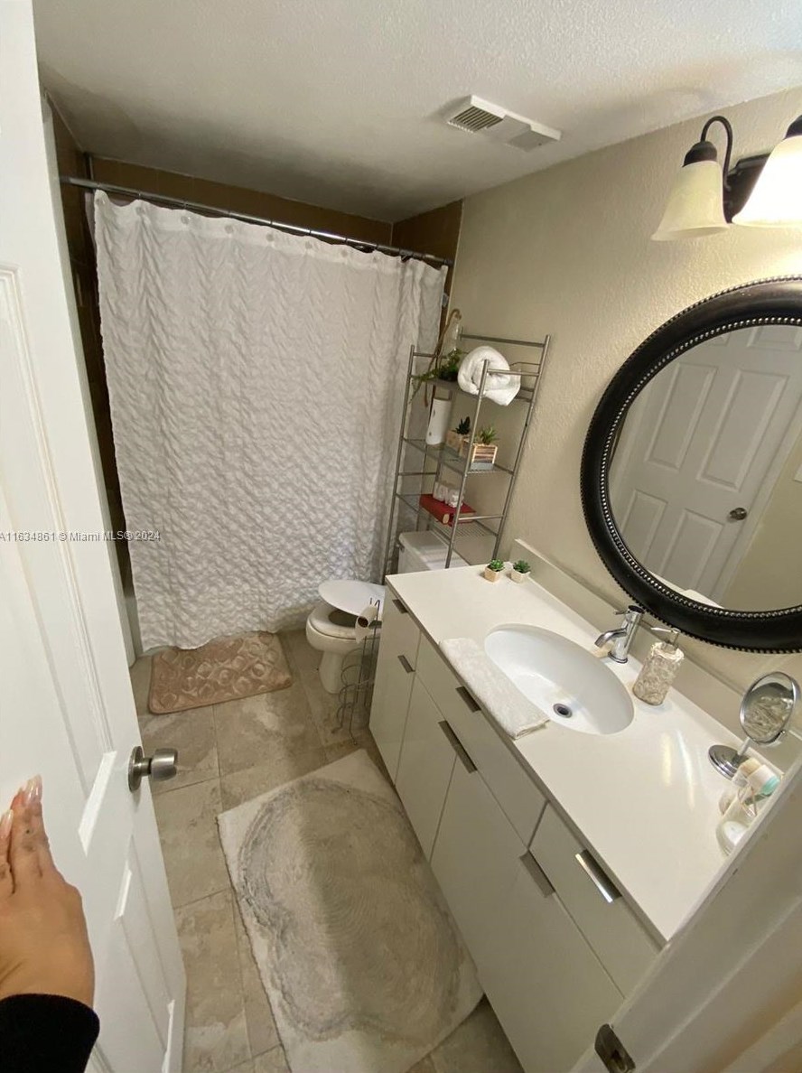 1470 123rd St, Miami FL 33161-6028 exterior