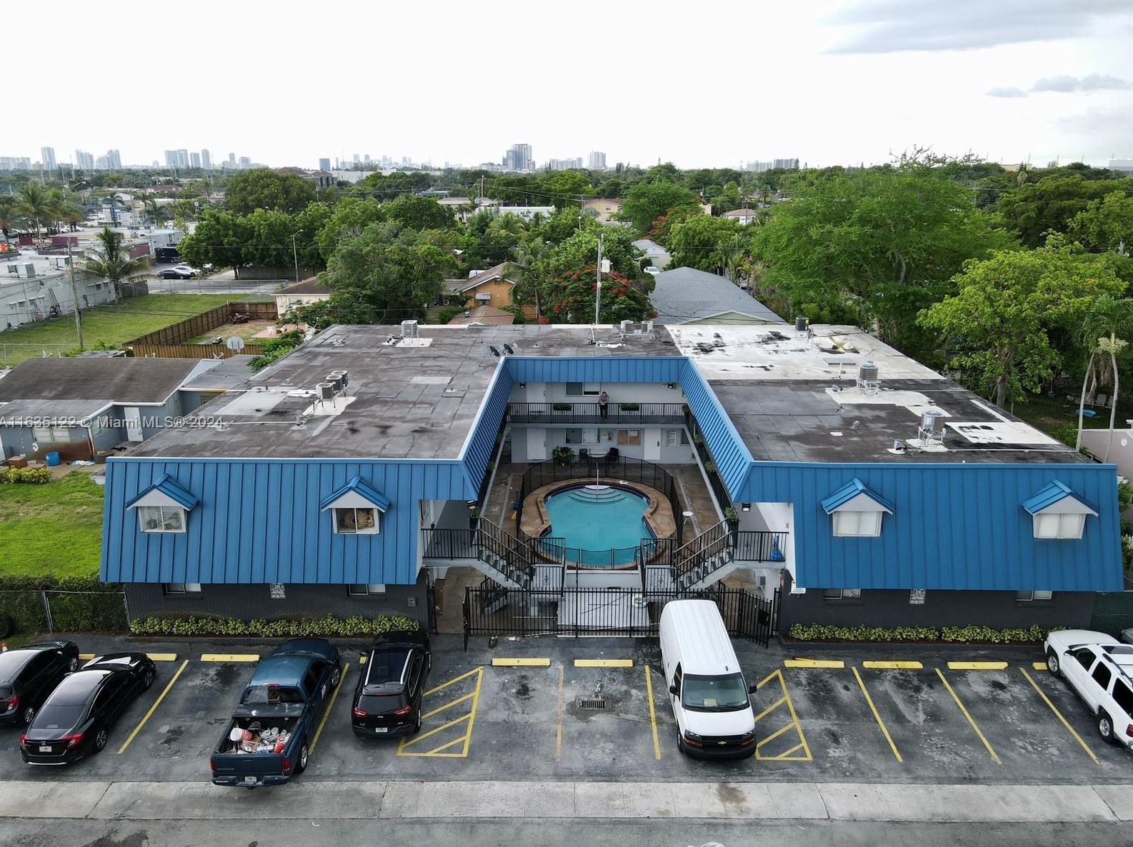 37 Sw 14th St #1, Dania Beach, FL 33004