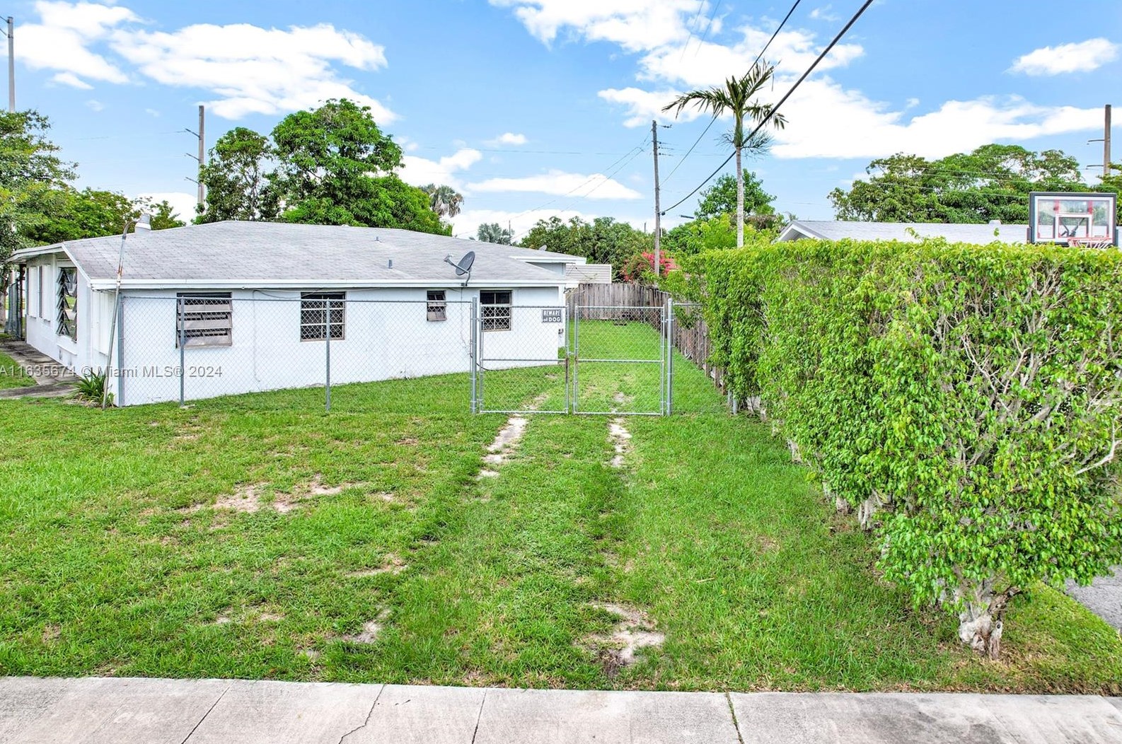8135 13th St, Miami, FL 33144-4335