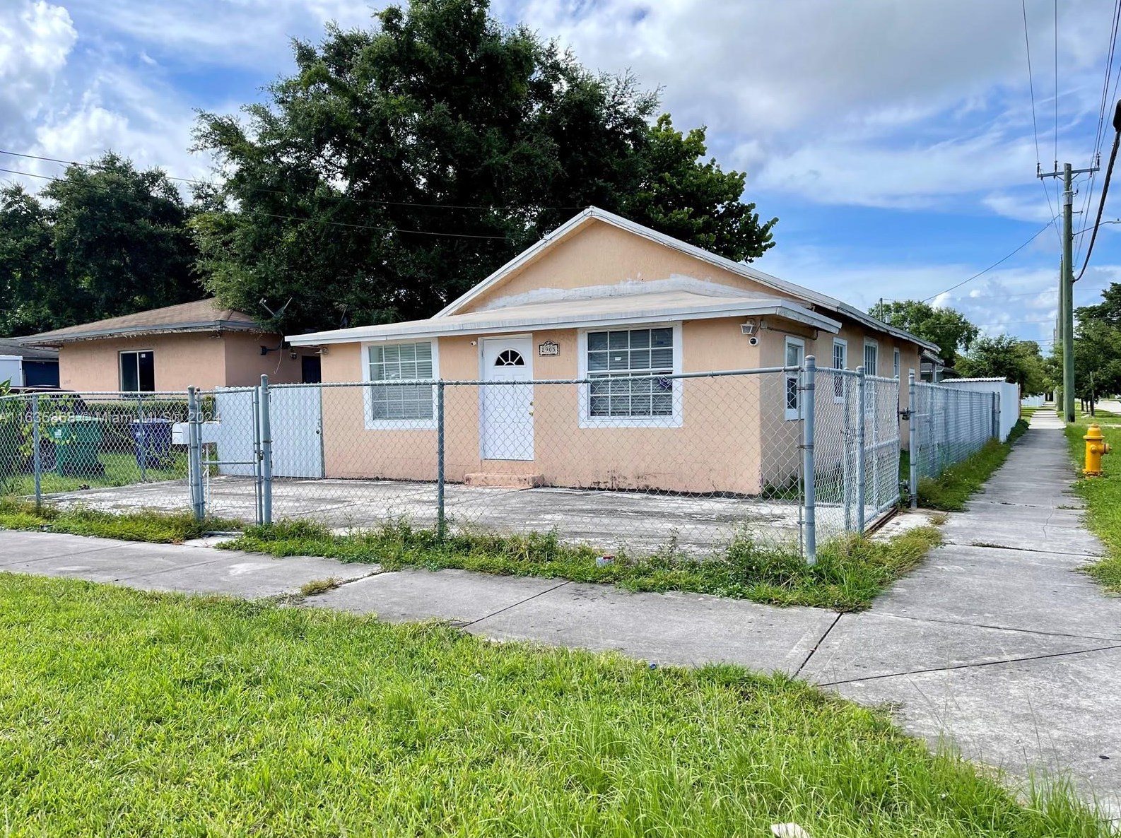 2905 55th St, Miami, FL 33142-2835