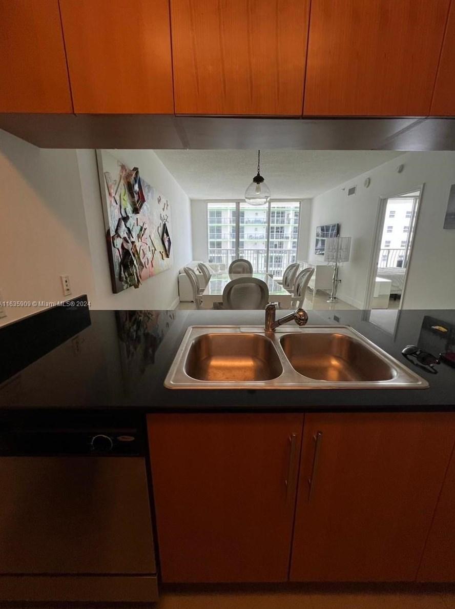 1750 Bayshore Dr, Miami FL 33132-3207 exterior