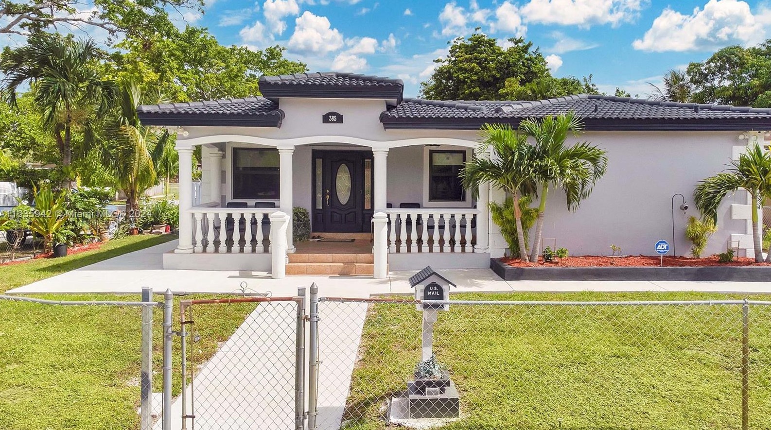 385 133rd St, Miami, FL 33168-3803