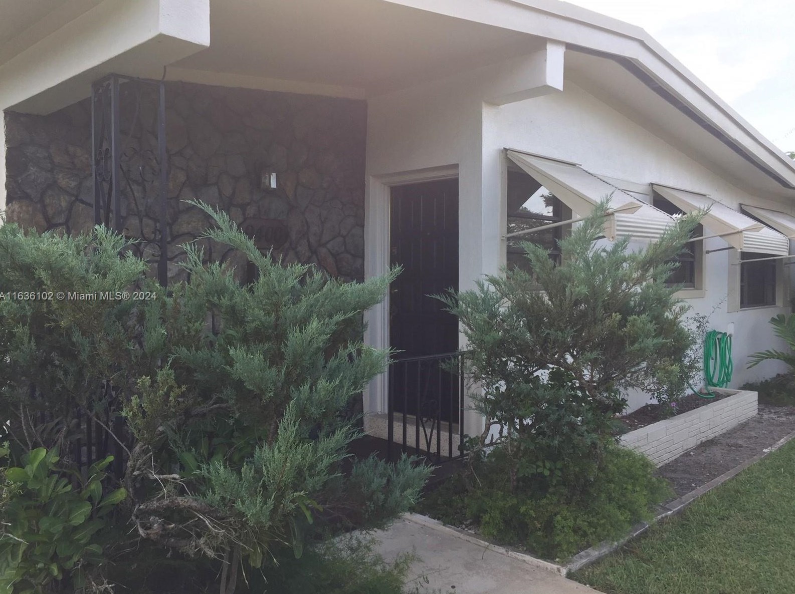 9400 53rd St, Miami, FL 33165-6412