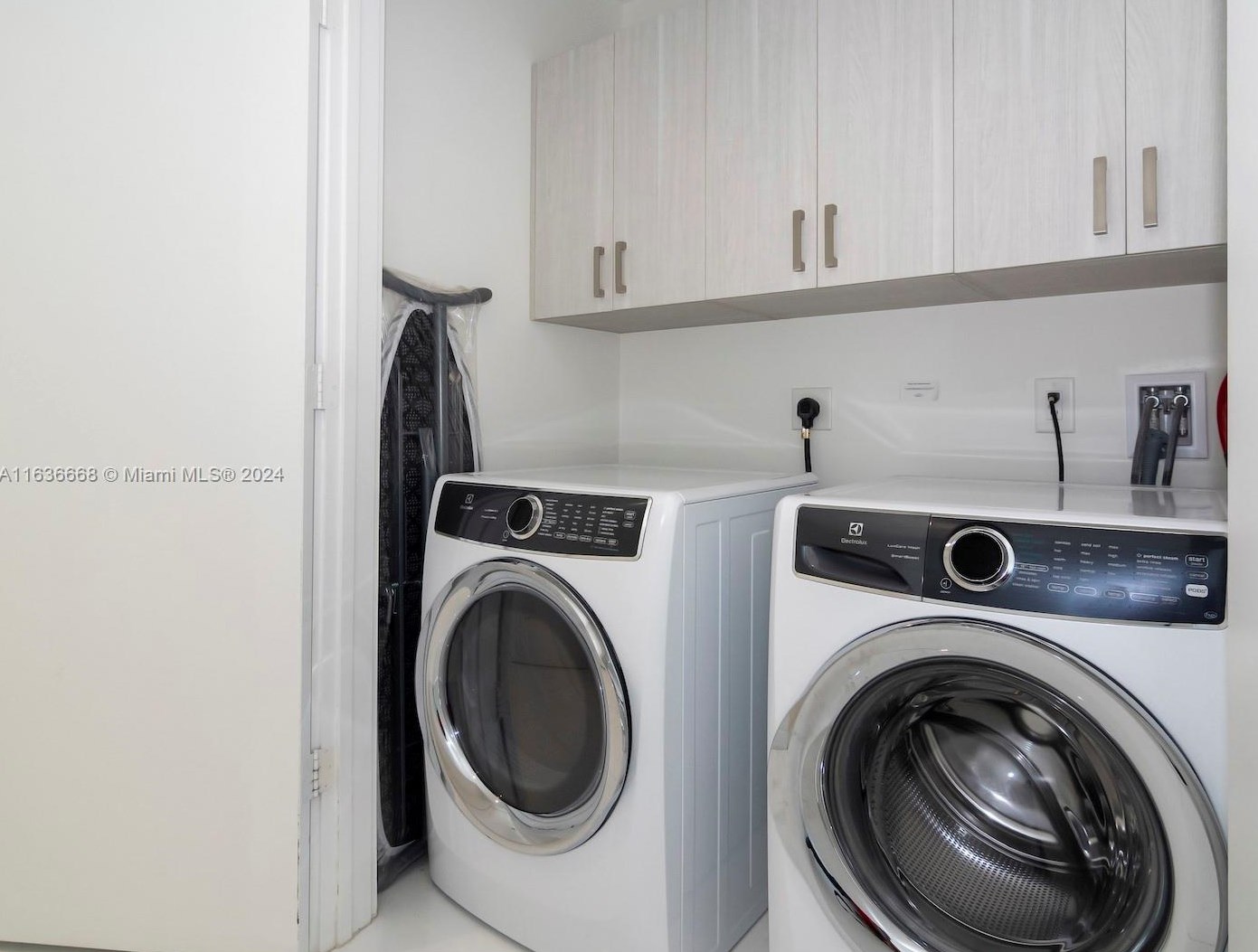 851 1st Ave, Miami FL  33132 exterior