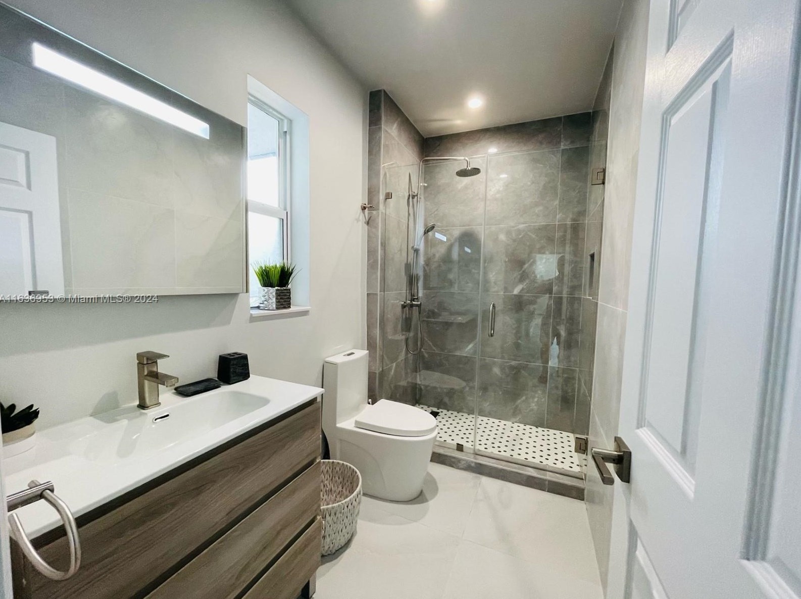 2130 124th St, Miami FL  33167-2022 exterior