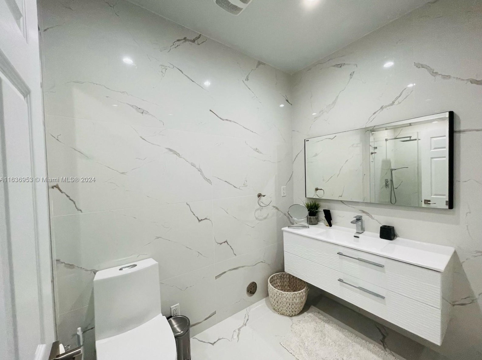 2130 124th St, Miami FL  33167-2022 exterior