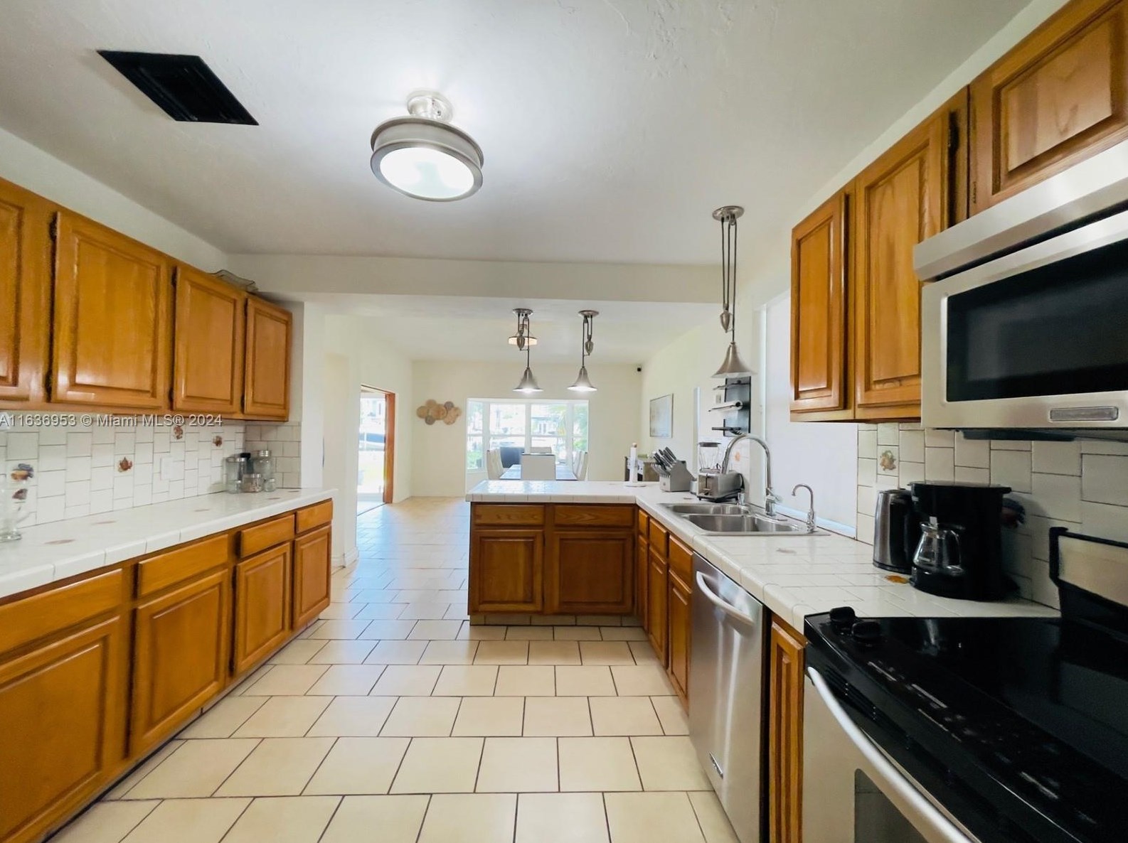 2130 124th St, Miami FL  33167-2022 exterior