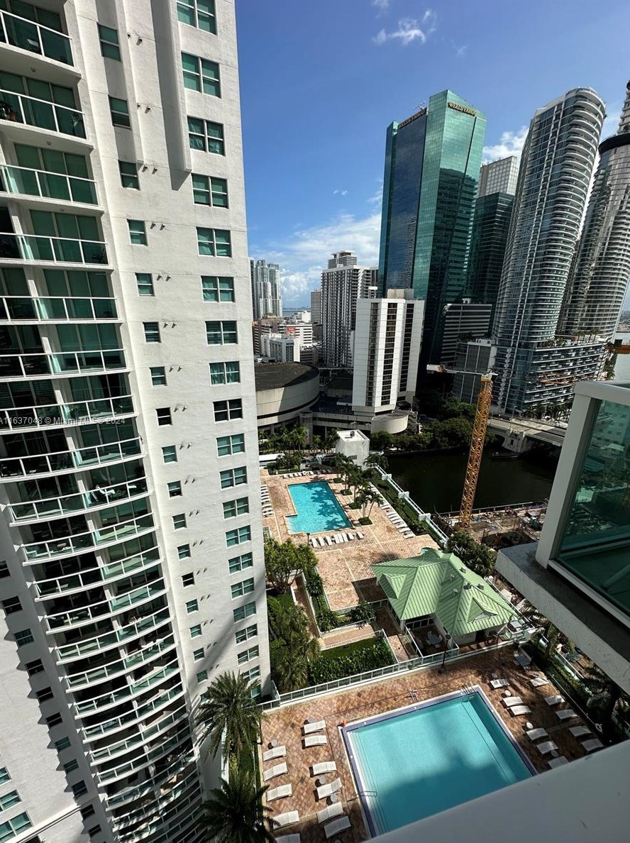 41 5th St, Miami FL 33131-2529 exterior