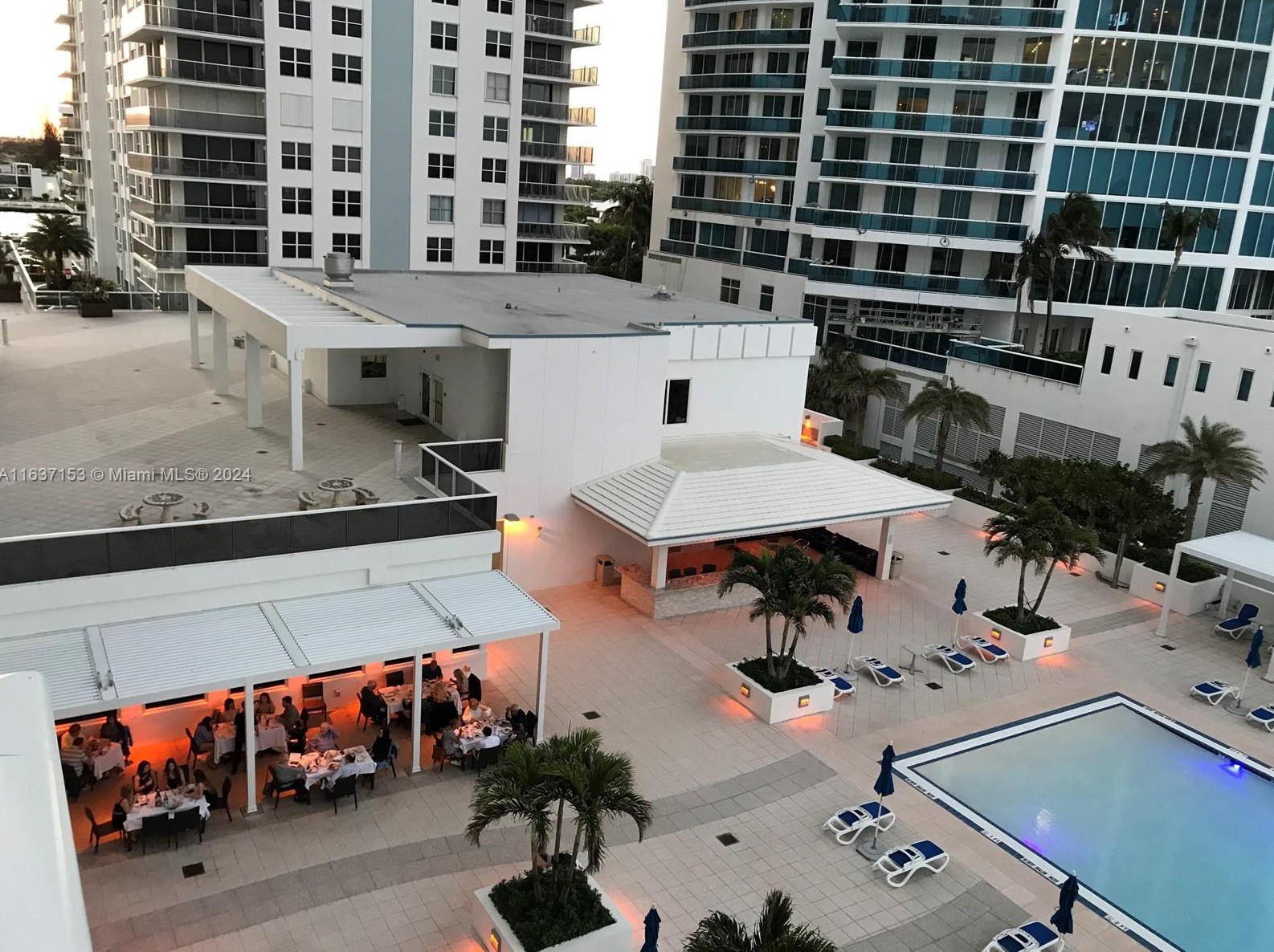 2751 Ocean Dr, Hollywood, FL 33019-2721
