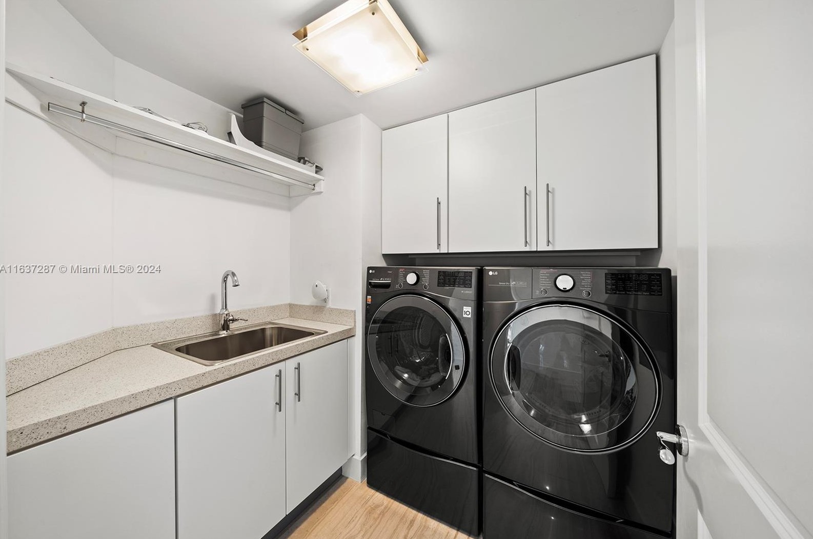 6000 Island Blvd, Miami FL 33160-3762 exterior