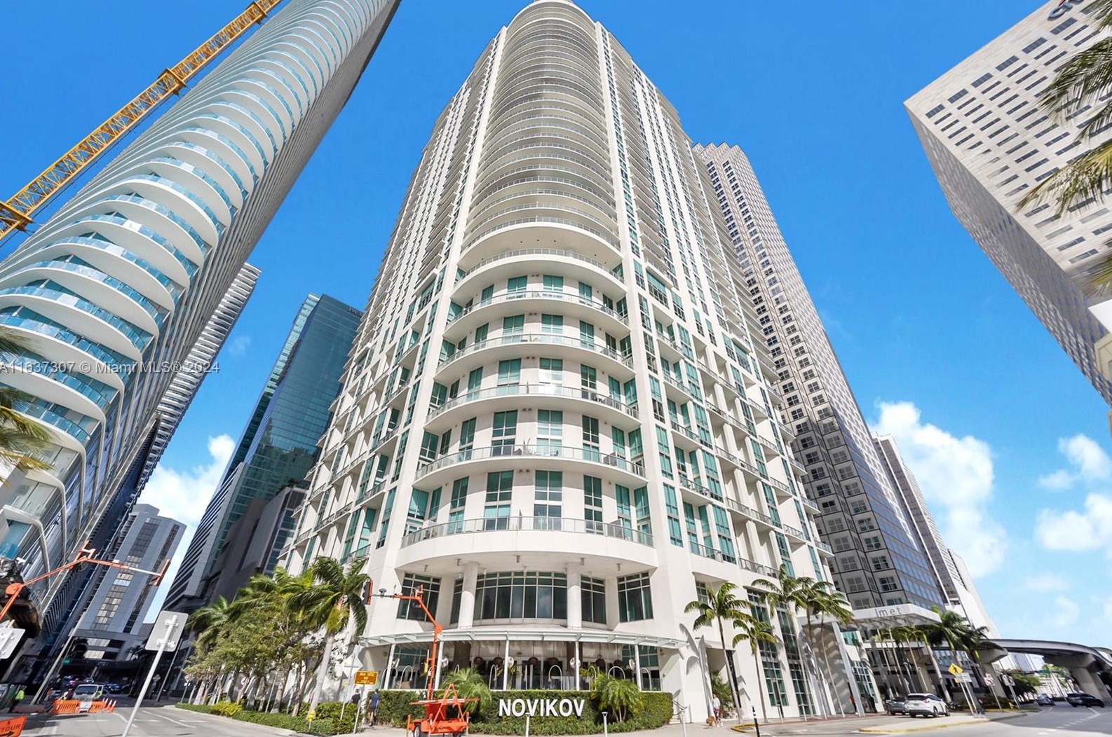 300 Biscayne Blvd, Miami FL  33131-5308 exterior