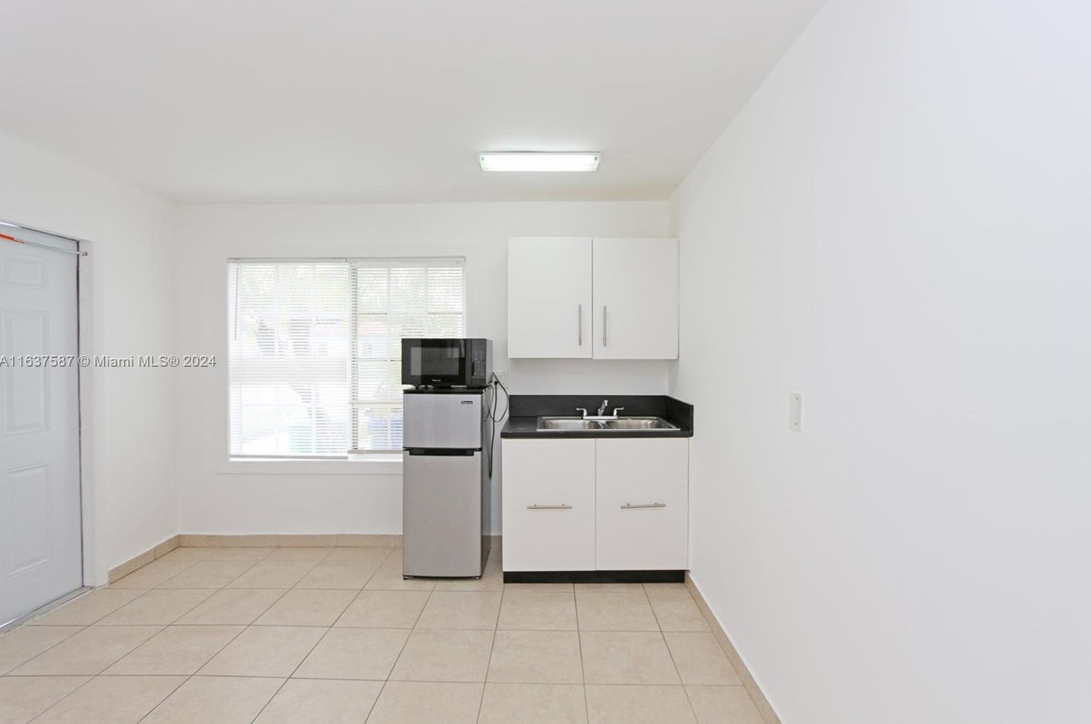 2385 15th St, Miami, FL 33125-2111