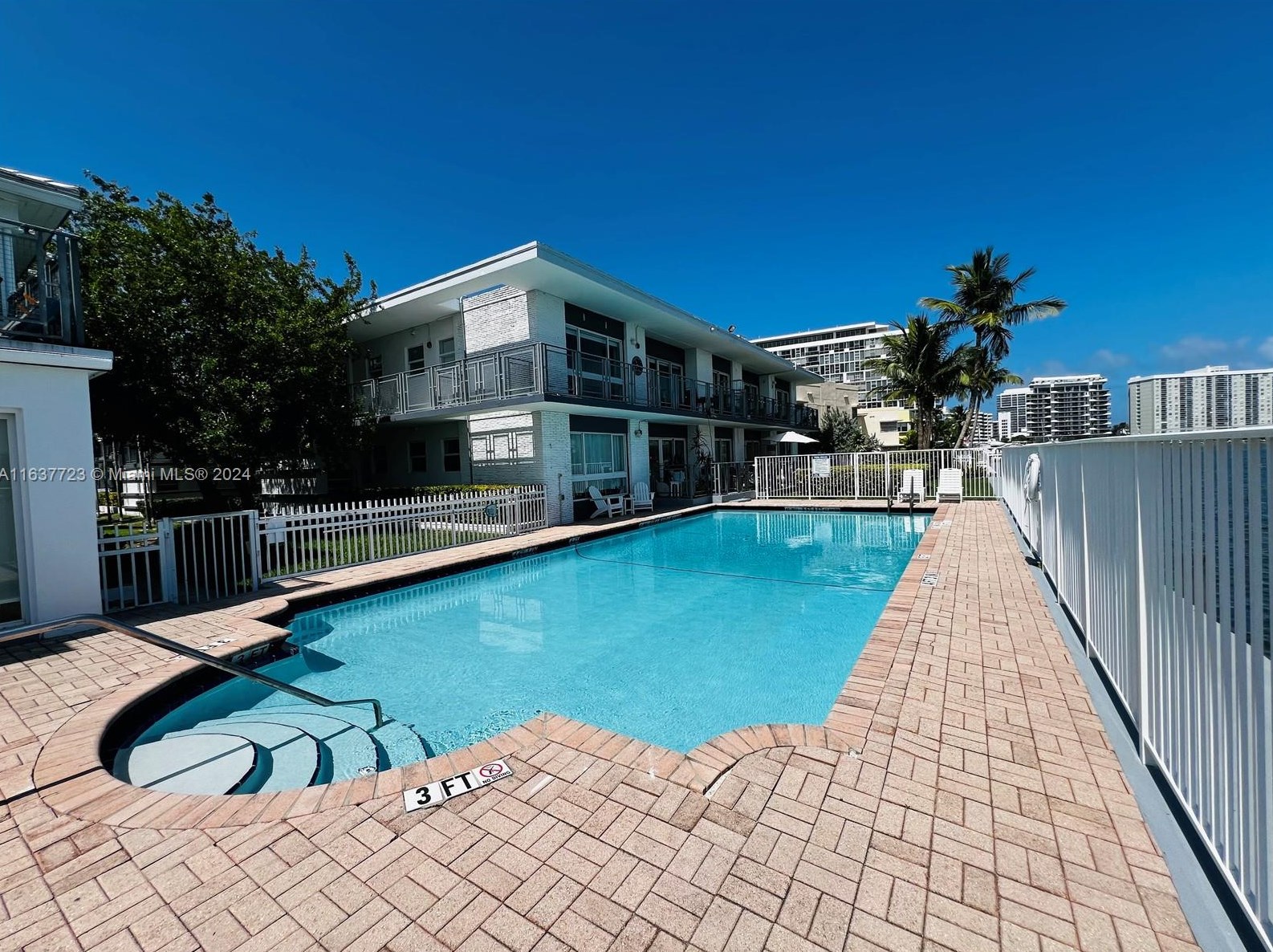 946 Bay Dr #8, Miami, FL 33141