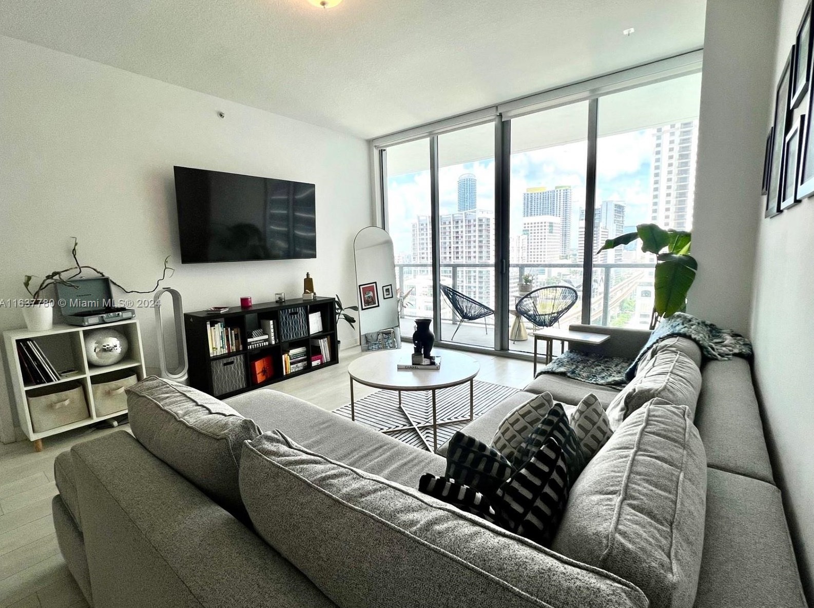 79 Sw 12th St #2010, Miami, FL 33130