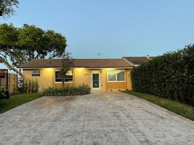 15275 69th Ter, Miami, FL 33193-2206