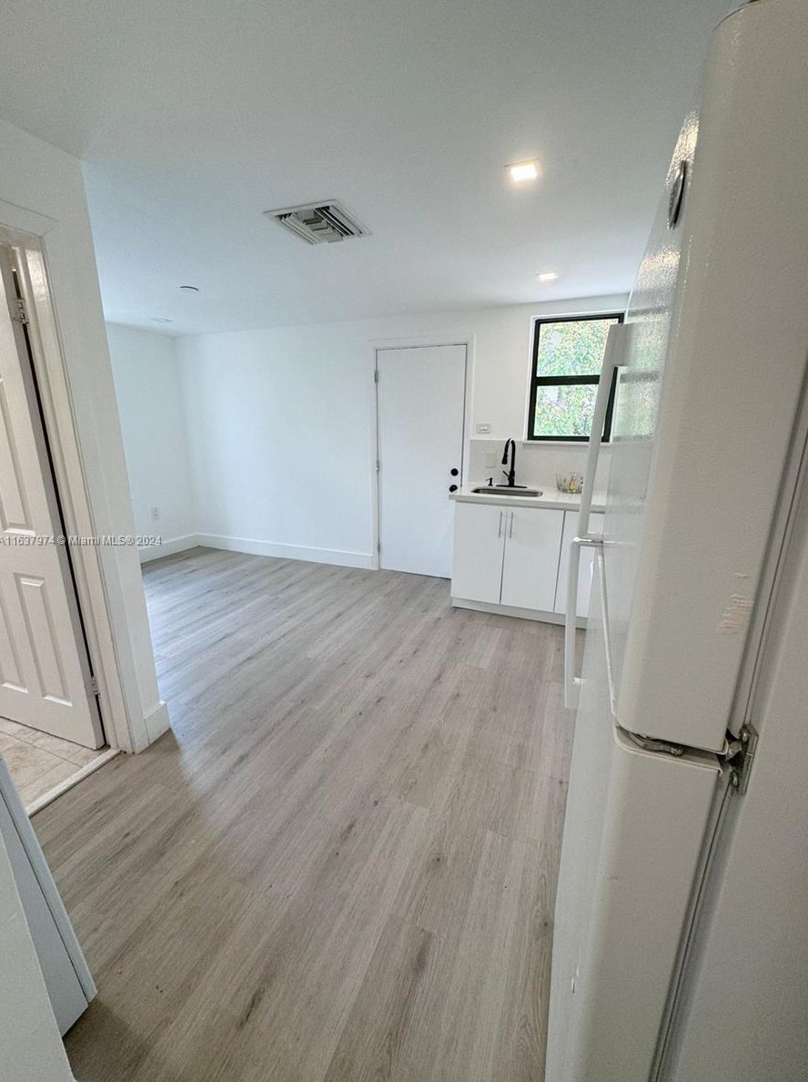 445 Sw 3rd St #4, Miami, FL 33130