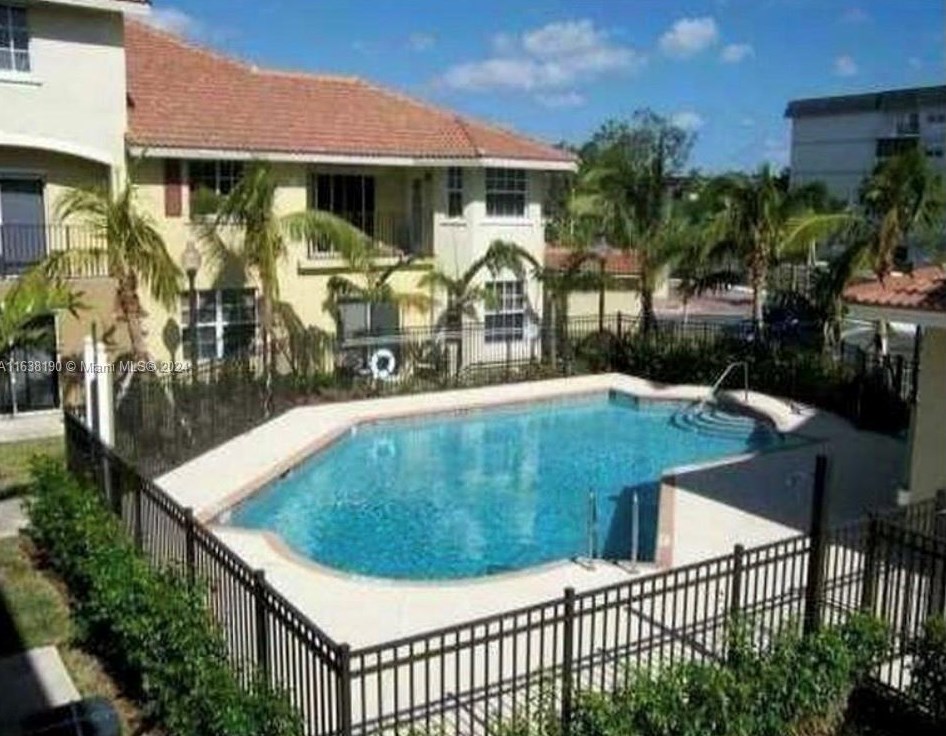 8940 8th Ave, Miami, FL 33138-3312