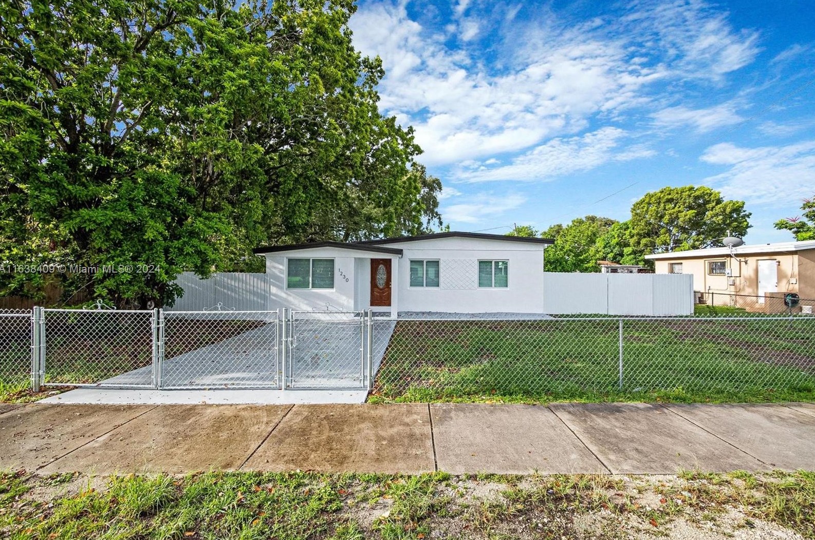 1230 114th St, Miami, FL 33167-3637