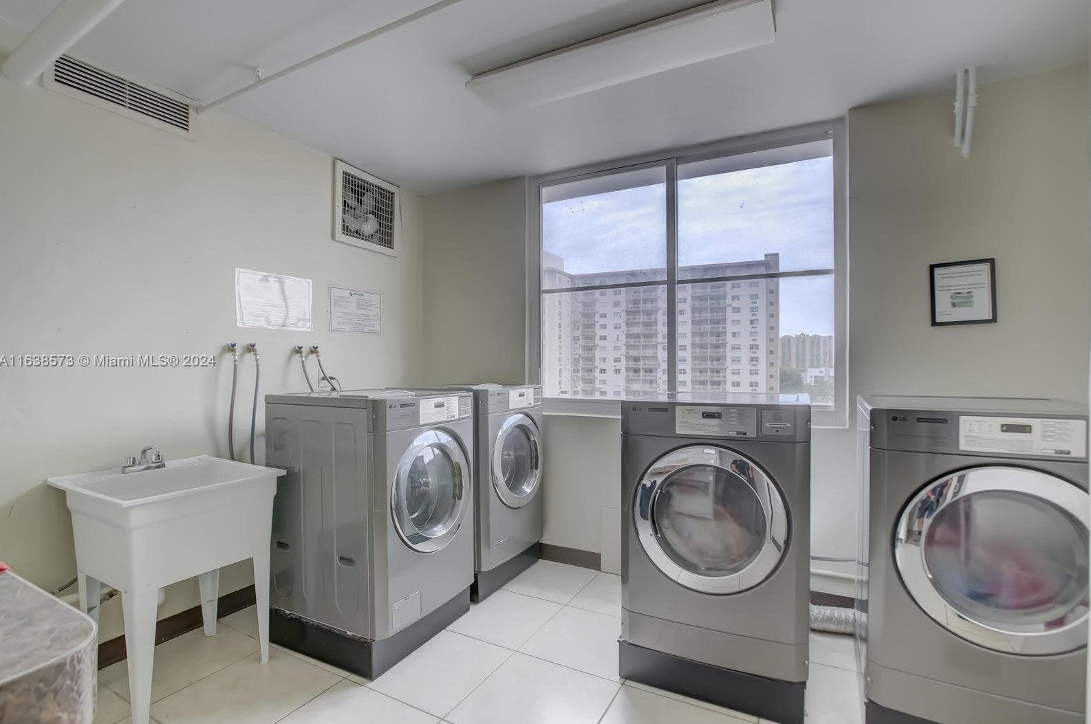 500 Bayview Dr, Miami FL 33160-4710 exterior