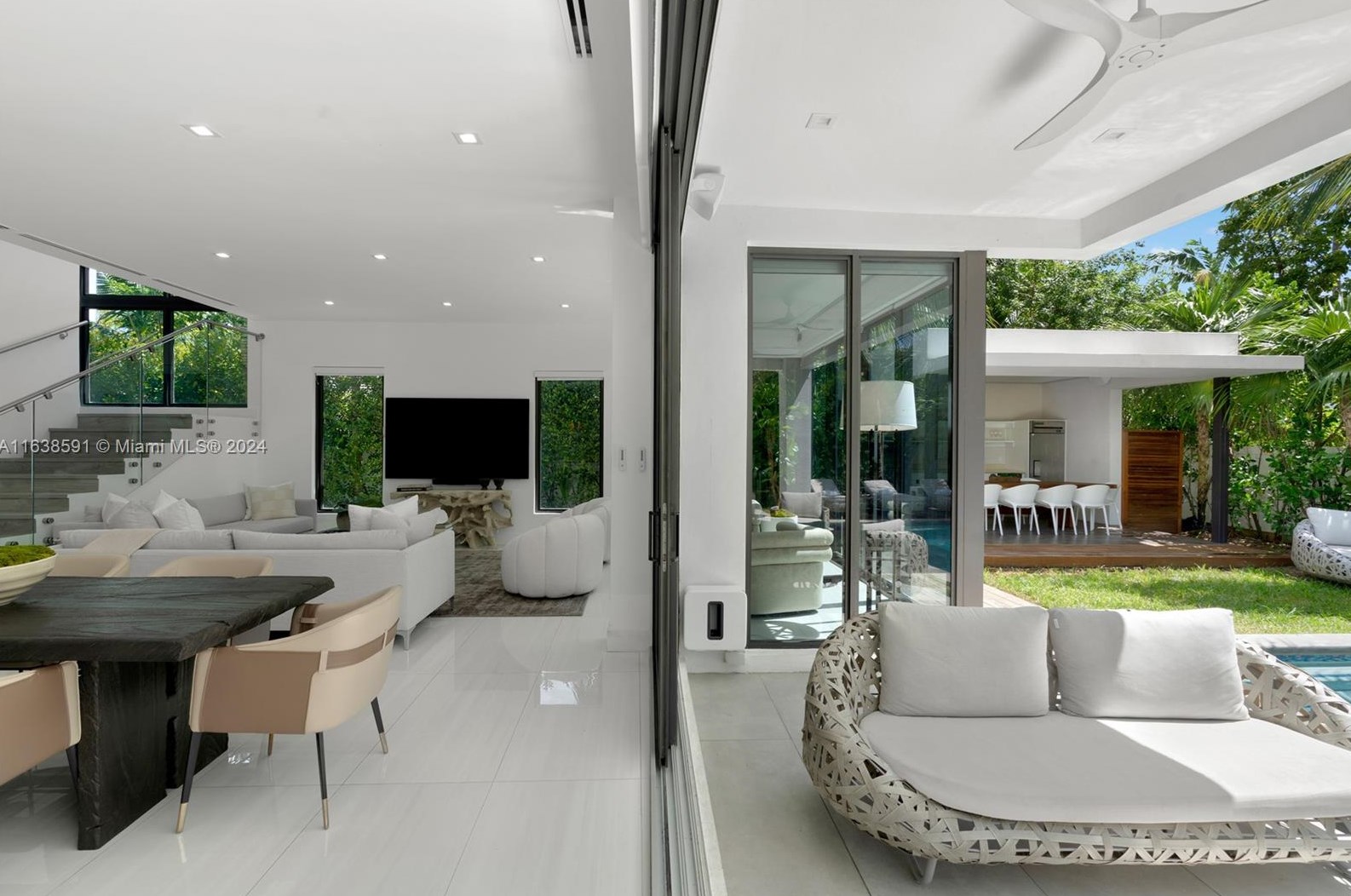 4489 Michigan Ave, Miami Beach FL  33140-2958 exterior