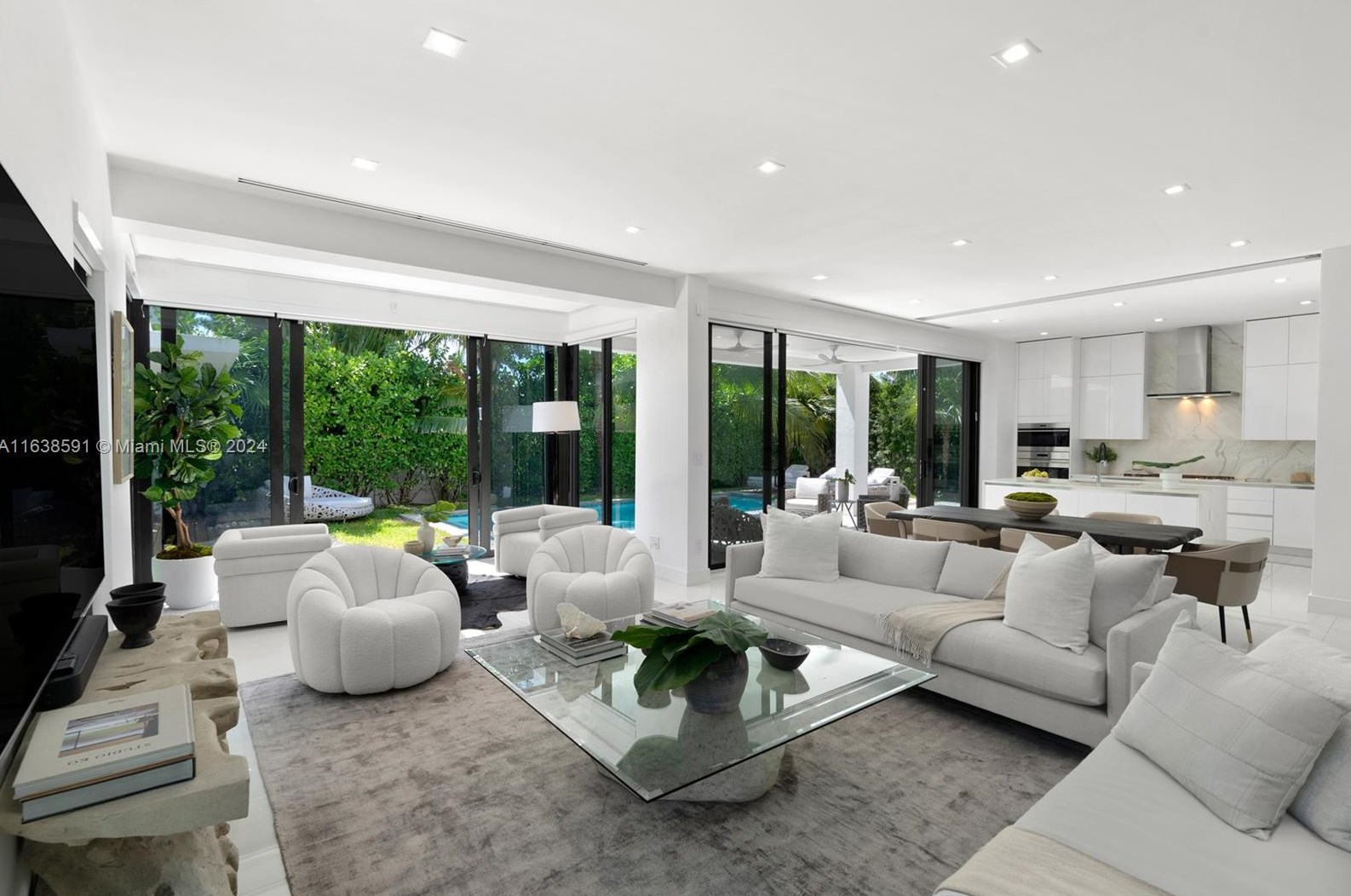 4489 Michigan Ave, Miami Beach FL  33139-6013 exterior