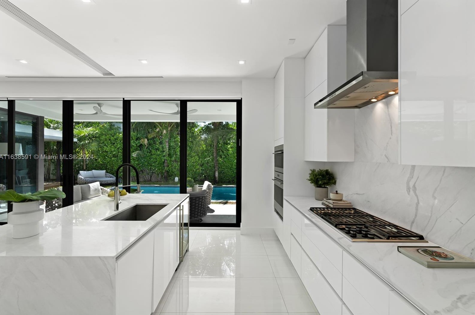 4489 Michigan Ave, Miami Beach FL  33139-6013 exterior