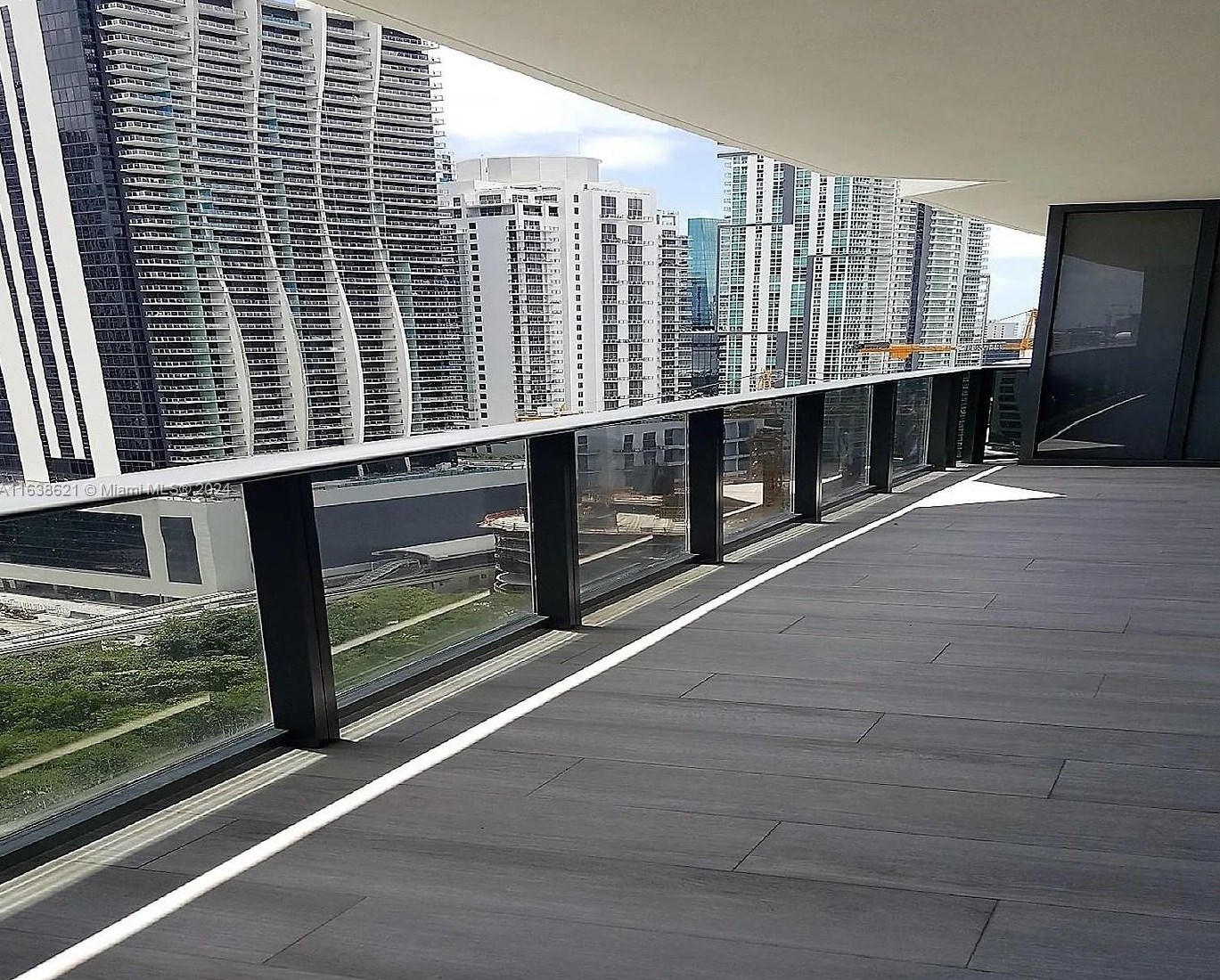 45 Sw 9th St #2102, Miami, FL 33130