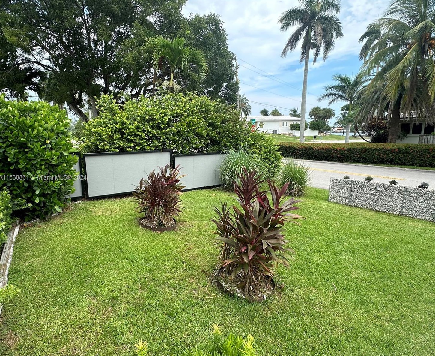 905 Lincoln St, Hollywood, FL 33019-1124