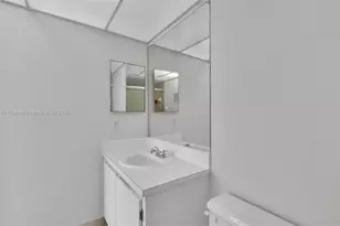 468 NE 206th Ln, Miami, FL 33179 - Photo 38