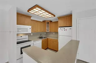 468 NE 206th Ln, Miami, FL 33179 - Photo 26