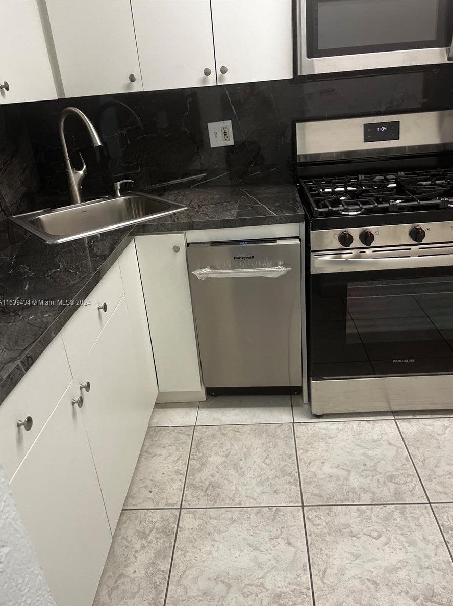 6707 N Kendall Dr Apt 118, Miami, FL 33156