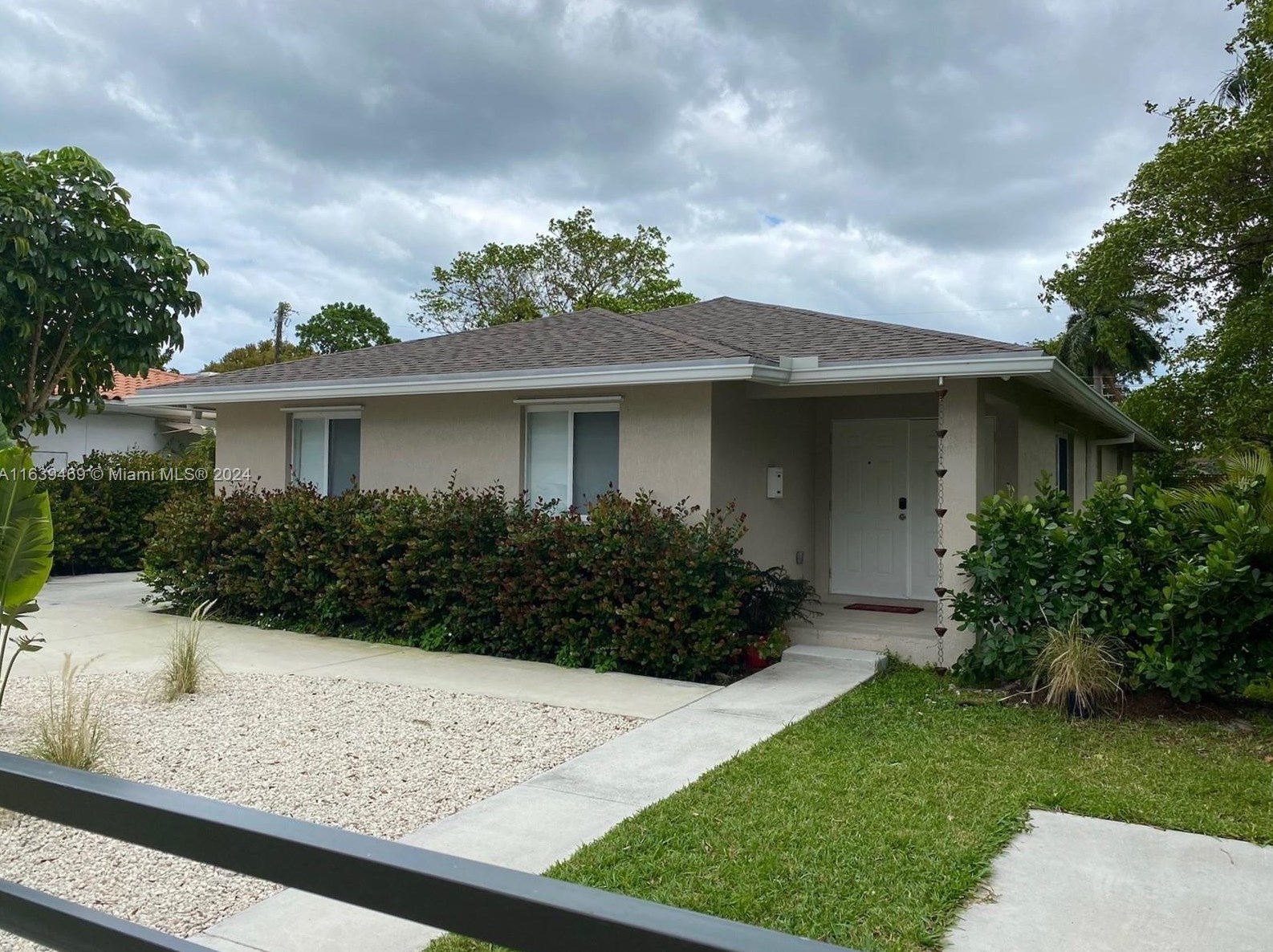 54 84th St, Miami, FL 33138-3744