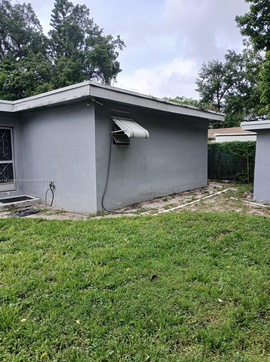 3366 Nw 49th St, Miami, FL 33142