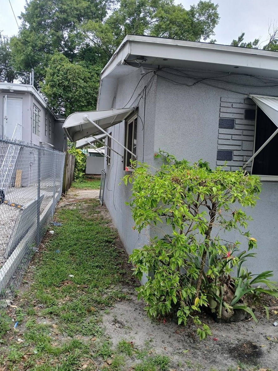 3388 Nw 49th St, Miami, FL 33142