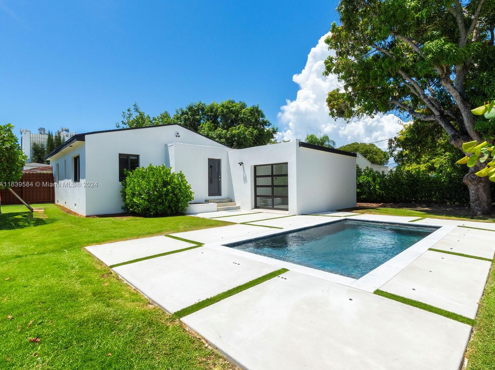 2101 21st St, Miami, FL 33142-7317