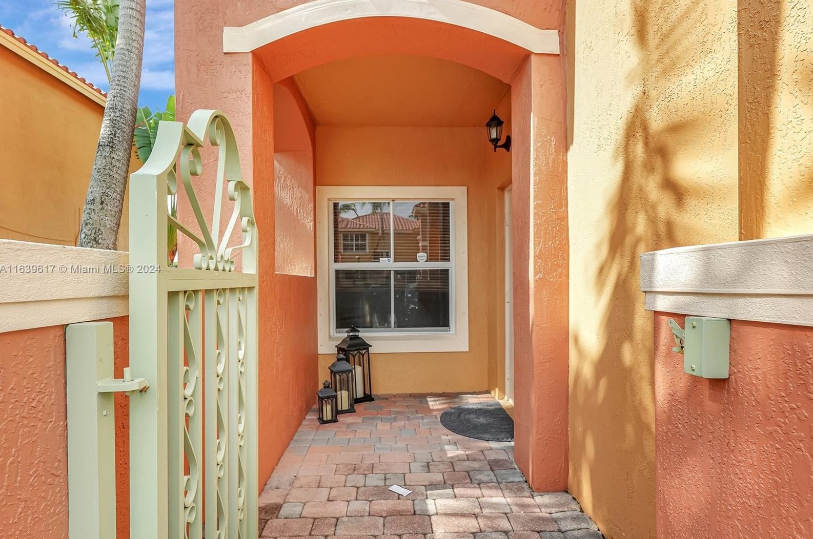 14332 11th St, Hollywood FL  33027-6148 exterior