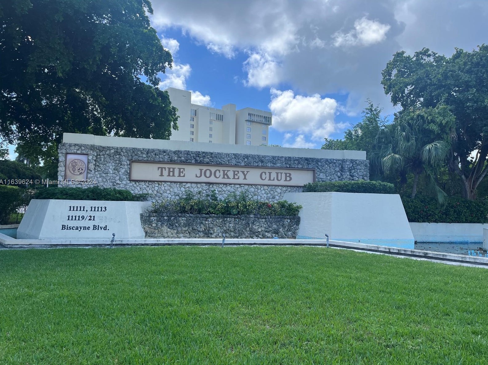 11111 Biscayne Blvd, Miami FL 33181-3494 exterior