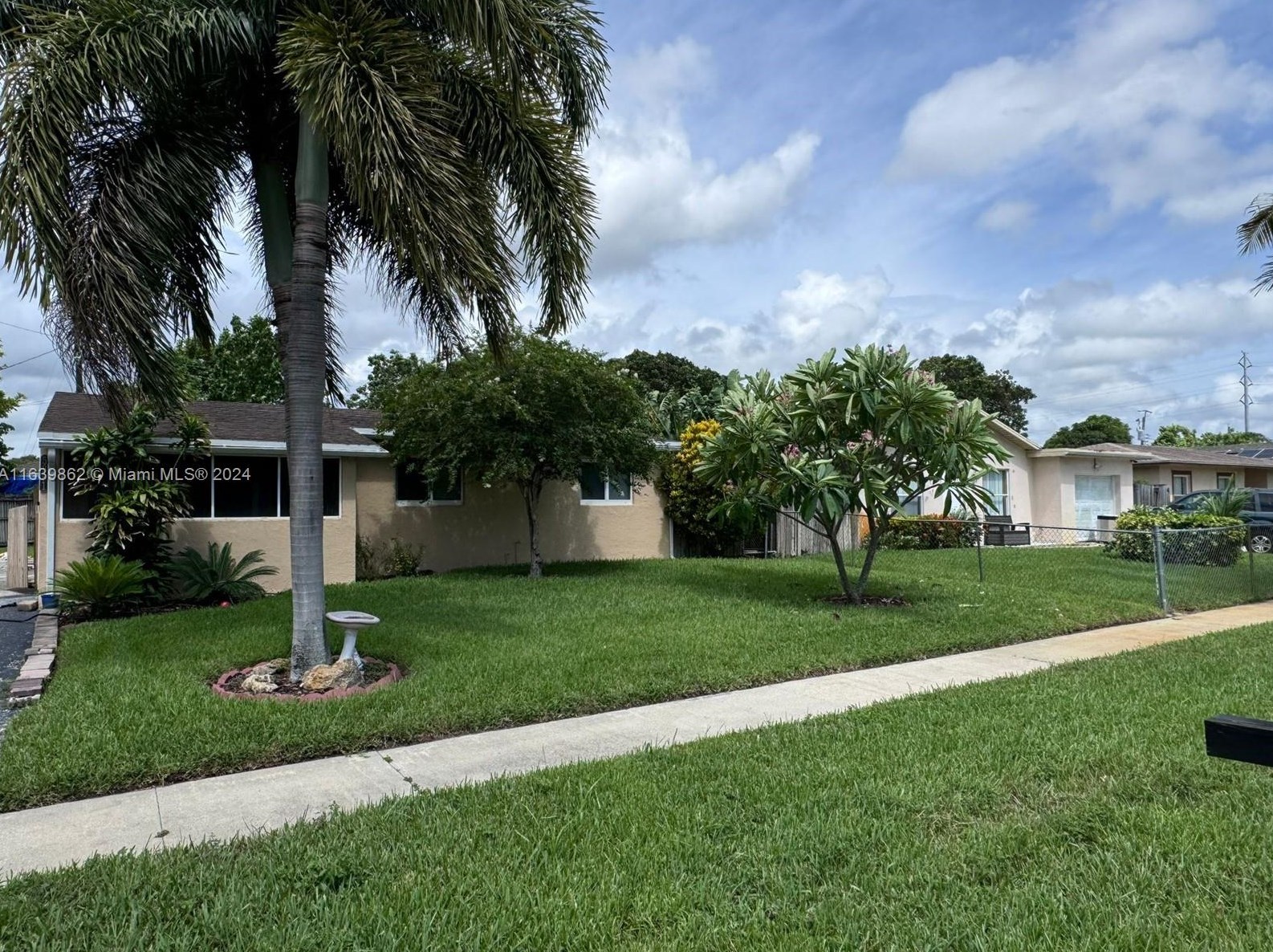 5881 E Cayman Cir E, West Palm Beach, FL 33407